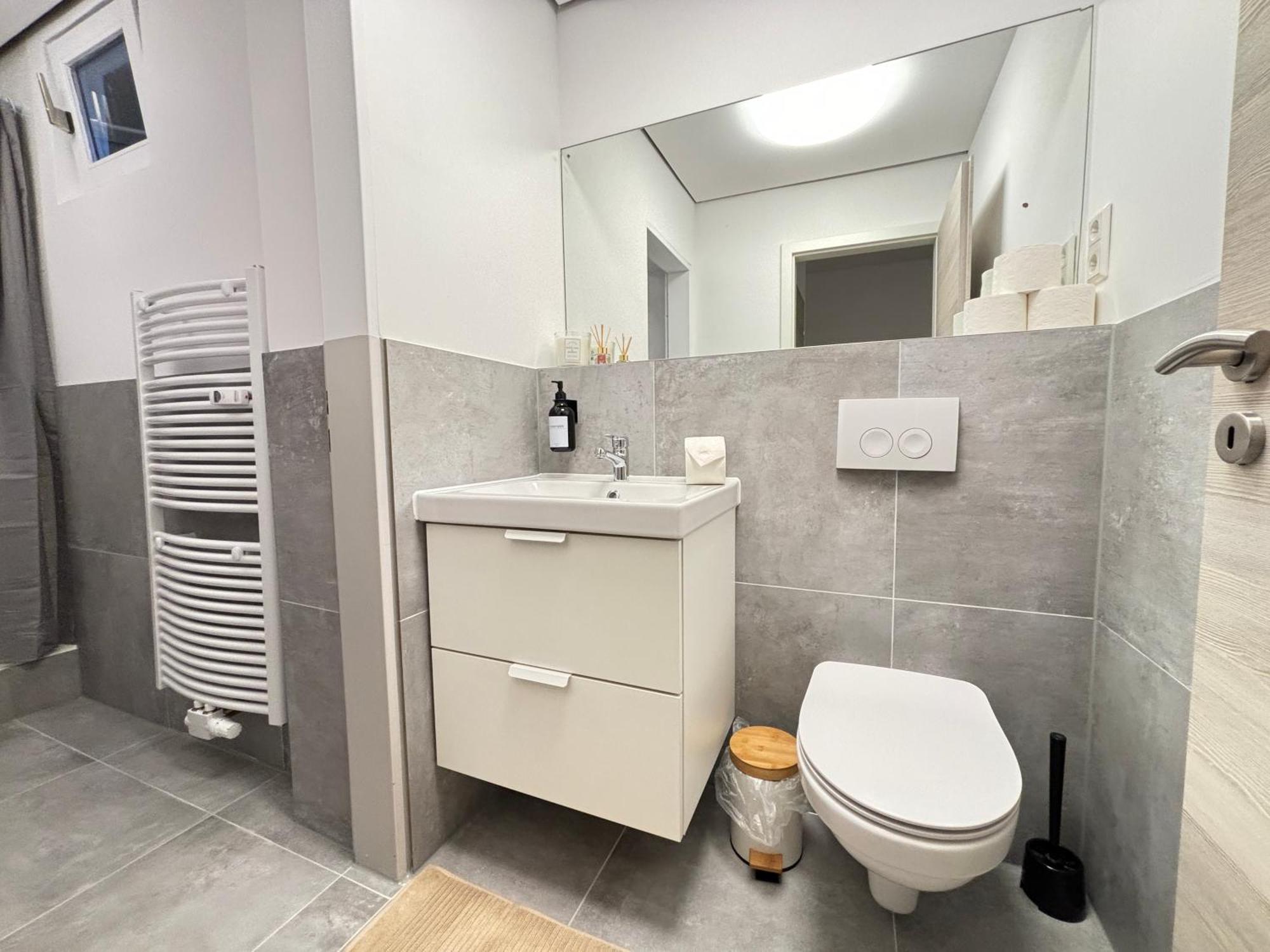 140Qm - 4 Zimmer- Parkplatz - Autobahn - Blauer See - Mallibase Apartments Garbsen Exteriér fotografie